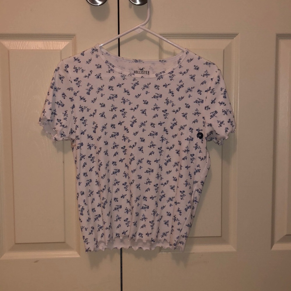 new hollister floral tee